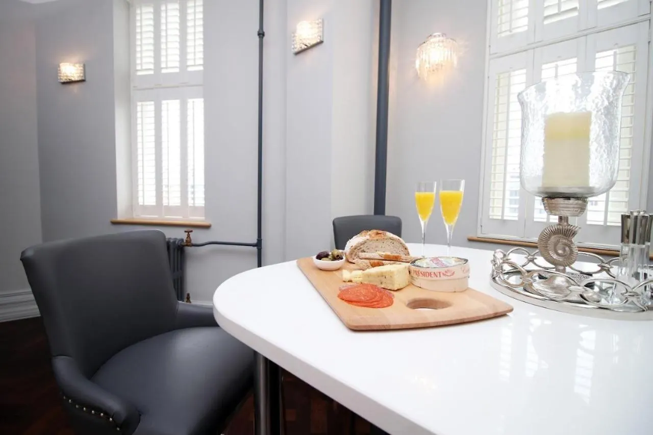 Cohost Partners Stylish Stay With King Bed And Luxury Tub Swansea Lejlighed